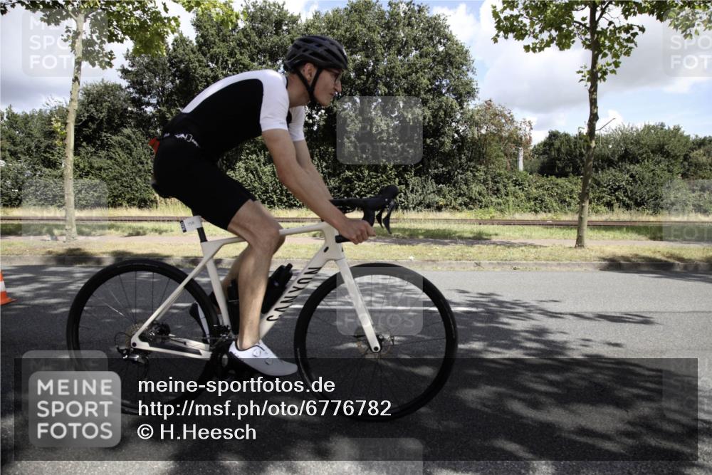 11.08.2024 - GEWOBA Citytriathlon Bremen H.Heesch http://msf.ph/oto/6776782 11.08.2024 12:16:25 Radfahren 758, 771, 834, 965, 967, 1000 meine-sportfotos.de