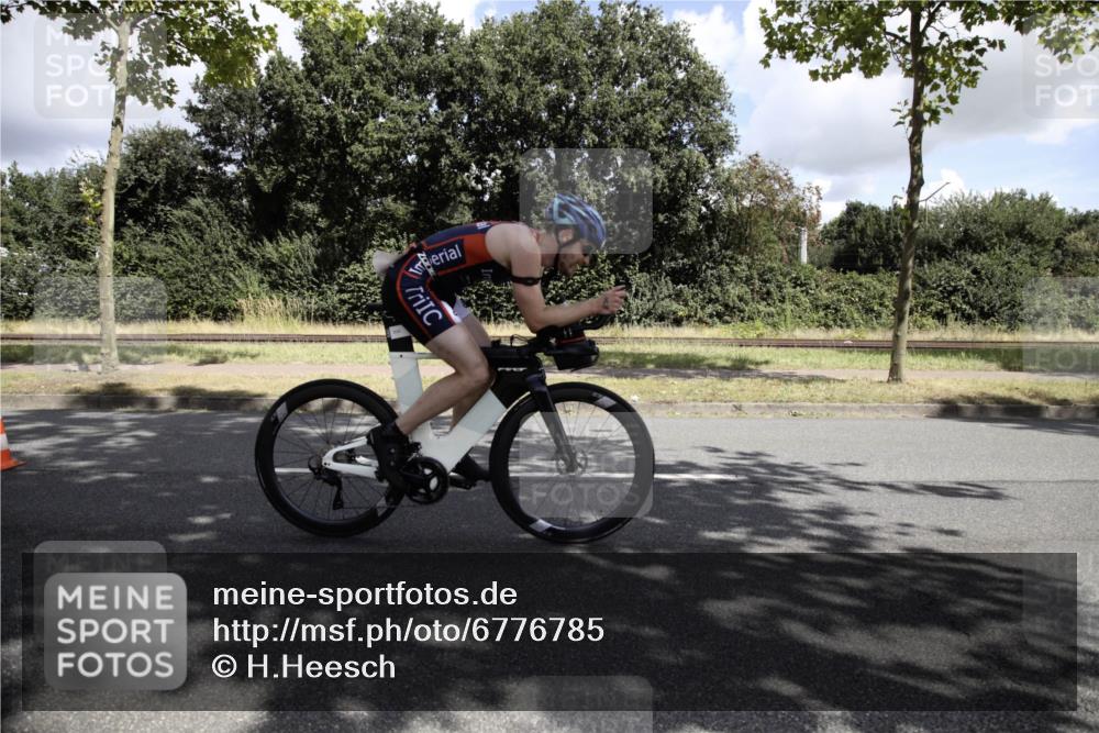 11.08.2024 - GEWOBA Citytriathlon Bremen H.Heesch http://msf.ph/oto/6776785 11.08.2024 12:16:29 Radfahren 758, 771, 834, 846, 965, 967, 1000, 1039 meine-sportfotos.de