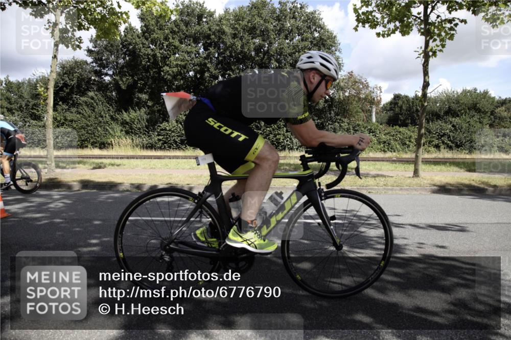 11.08.2024 - GEWOBA Citytriathlon Bremen H.Heesch http://msf.ph/oto/6776790 11.08.2024 12:16:36 Radfahren 758, 771, 834, 846, 967, 1039 meine-sportfotos.de