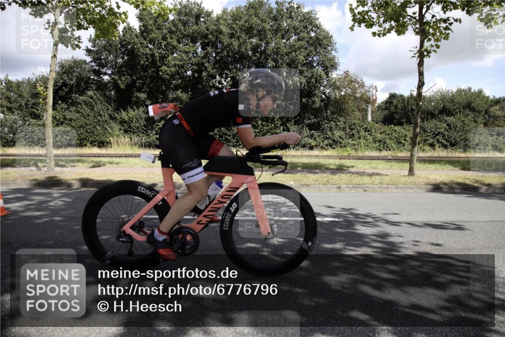11.08.2024 - GEWOBA Citytriathlon Bremen H.Heesch http://msf.ph/oto/6776796 11.08.2024 12:16:40 Radfahren 771, 834, 846, 879, 967, 1039 meine-sportfotos.de