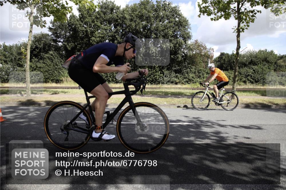 11.08.2024 - GEWOBA Citytriathlon Bremen H.Heesch http://msf.ph/oto/6776798 11.08.2024 12:16:42 Radfahren 771, 846, 861, 879, 967, 1039 meine-sportfotos.de