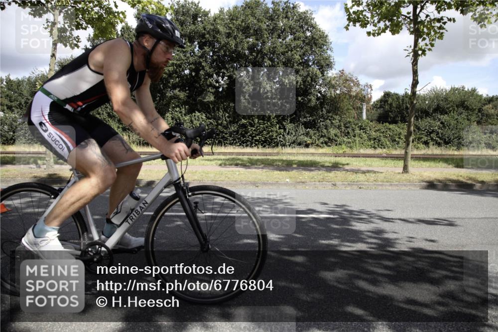 11.08.2024 - GEWOBA Citytriathlon Bremen H.Heesch http://msf.ph/oto/6776804 11.08.2024 12:16:58 Radfahren 835, 861, 879, 916, 952 meine-sportfotos.de