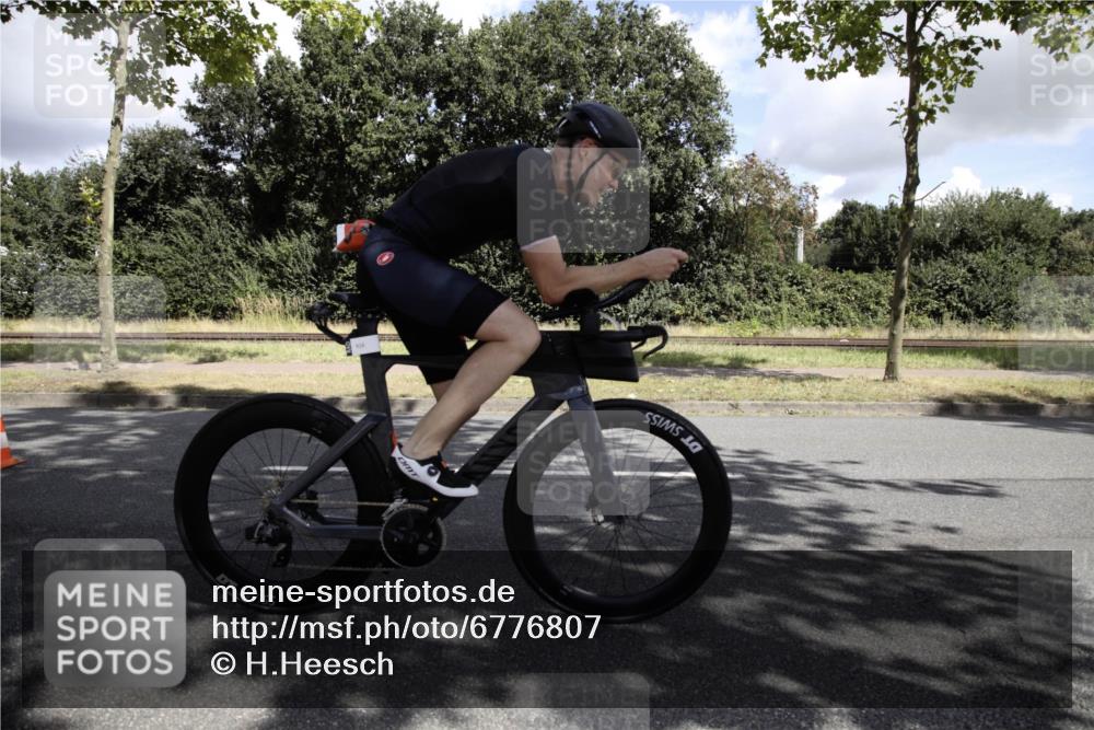 11.08.2024 - GEWOBA Citytriathlon Bremen H.Heesch http://msf.ph/oto/6776807 11.08.2024 12:16:59 Radfahren 835, 861, 879, 916, 952 meine-sportfotos.de