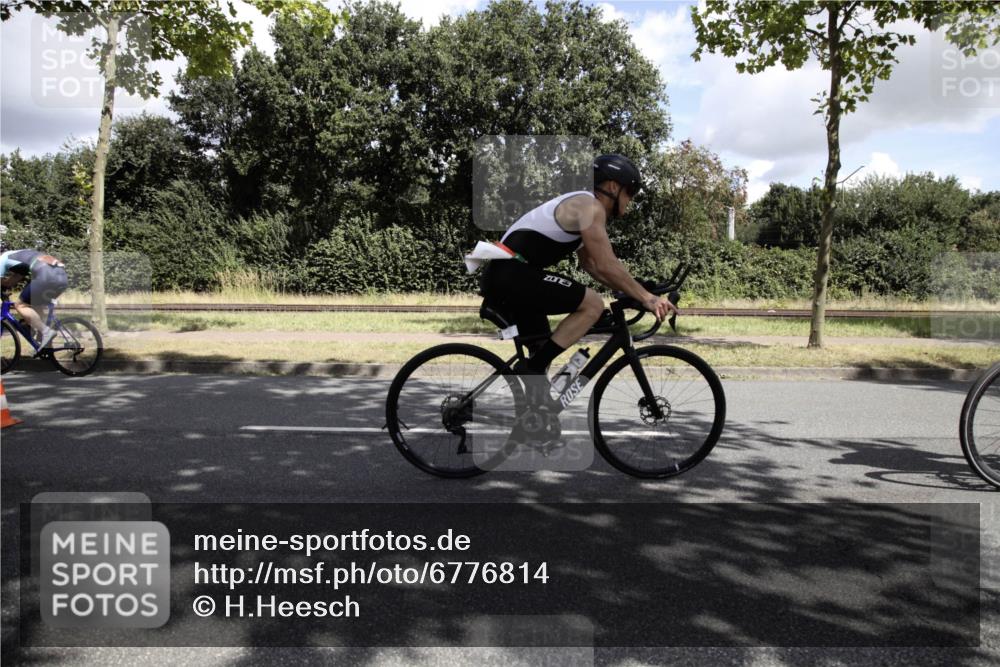 11.08.2024 - GEWOBA Citytriathlon Bremen H.Heesch http://msf.ph/oto/6776814 11.08.2024 12:17:01 Radfahren 799, 835, 861, 879, 916, 952 meine-sportfotos.de