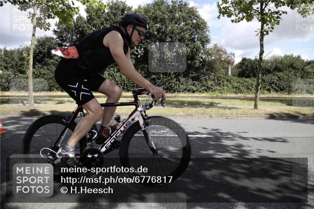 11.08.2024 - GEWOBA Citytriathlon Bremen H.Heesch http://msf.ph/oto/6776817 11.08.2024 12:17:04 Radfahren 799, 835, 861, 879, 916, 952 meine-sportfotos.de