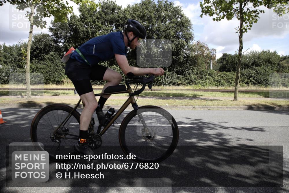 11.08.2024 - GEWOBA Citytriathlon Bremen H.Heesch http://msf.ph/oto/6776820 11.08.2024 12:17:07 Radfahren 799, 835, 861, 916, 952 meine-sportfotos.de