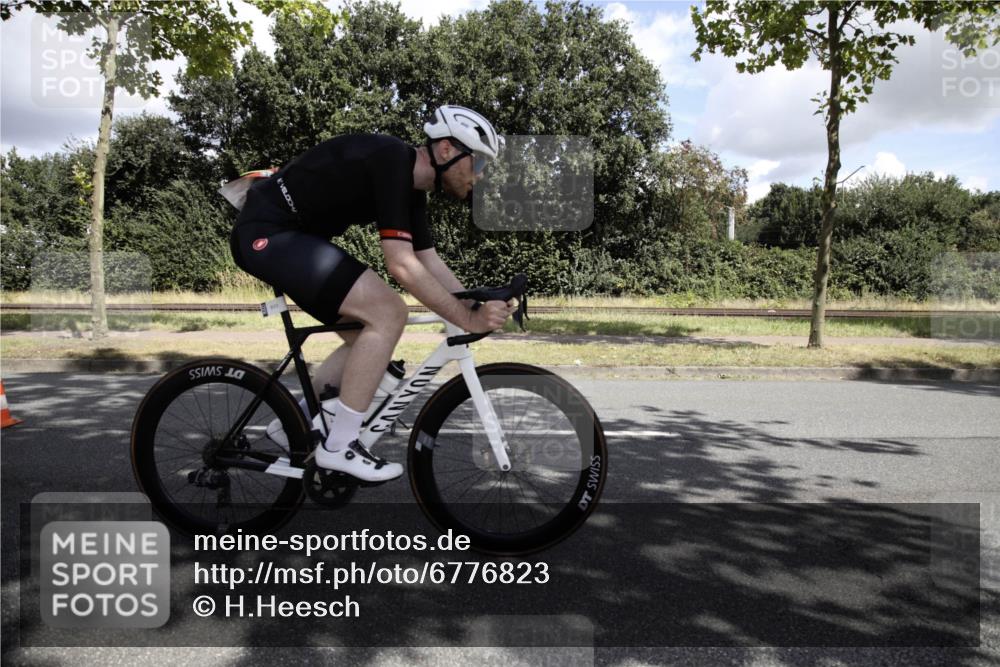 11.08.2024 - GEWOBA Citytriathlon Bremen H.Heesch http://msf.ph/oto/6776823 11.08.2024 12:17:11 Radfahren 799, 835, 916, 952 meine-sportfotos.de