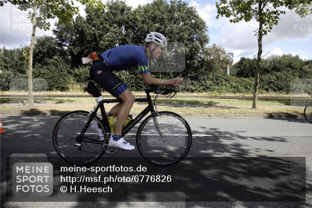 11.08.2024 - GEWOBA Citytriathlon Bremen H.Heesch http://msf.ph/oto/6776826 11.08.2024 12:17:14 Radfahren 799, 835, 859, 990 meine-sportfotos.de