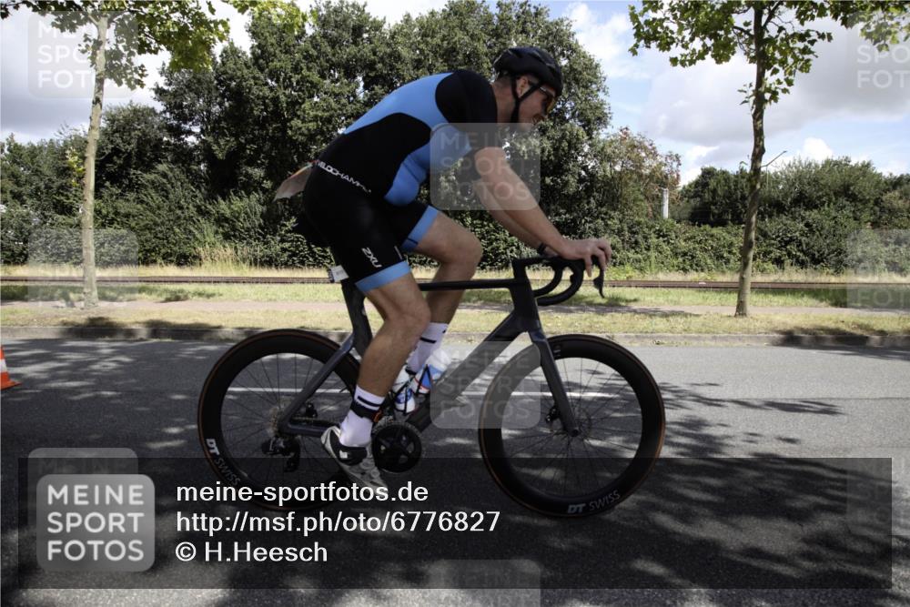 11.08.2024 - GEWOBA Citytriathlon Bremen H.Heesch http://msf.ph/oto/6776827 11.08.2024 12:17:28 Radfahren 819, 859, 874, 930, 990 meine-sportfotos.de