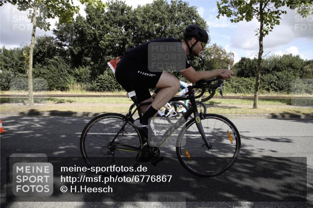 11.08.2024 - GEWOBA Citytriathlon Bremen H.Heesch http://msf.ph/oto/6776867 11.08.2024 12:18:36 Radfahren 746, 763 meine-sportfotos.de