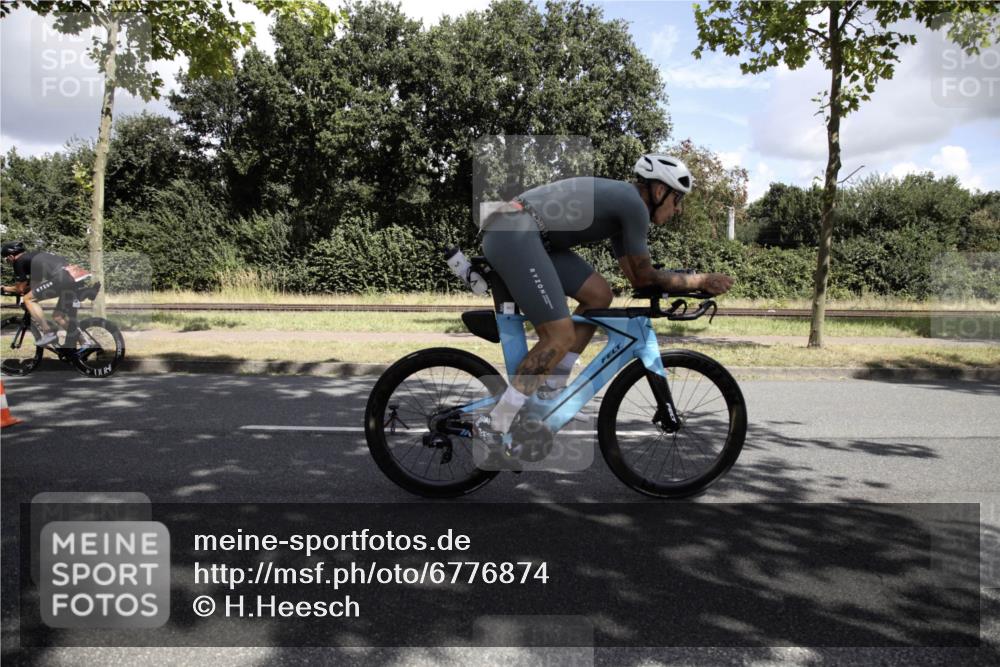 11.08.2024 - GEWOBA Citytriathlon Bremen H.Heesch http://msf.ph/oto/6776874 11.08.2024 12:19:04 Radfahren 852, 862, 900, 1008 meine-sportfotos.de