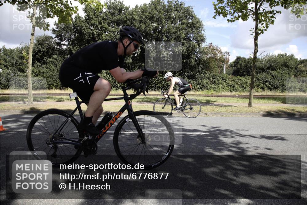 11.08.2024 - GEWOBA Citytriathlon Bremen H.Heesch http://msf.ph/oto/6776877 11.08.2024 12:19:05 Radfahren 852, 862, 900, 1008 meine-sportfotos.de