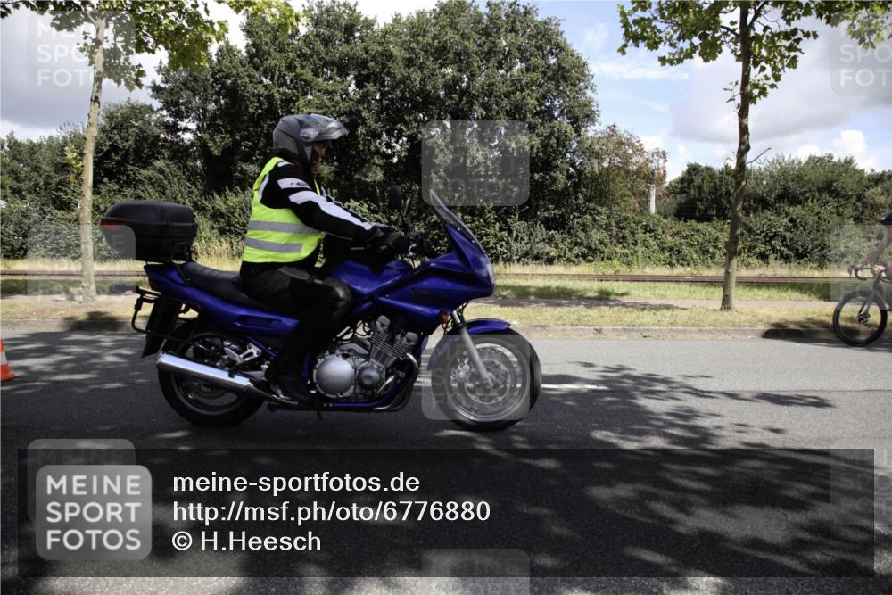11.08.2024 - GEWOBA Citytriathlon Bremen H.Heesch http://msf.ph/oto/6776880 11.08.2024 12:19:07 Radfahren 852, 862, 900, 1008 meine-sportfotos.de