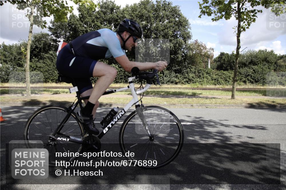 11.08.2024 - GEWOBA Citytriathlon Bremen H.Heesch http://msf.ph/oto/6776899 11.08.2024 12:19:28 Radfahren 873, 900, 954, 956, 973, 1033 meine-sportfotos.de
