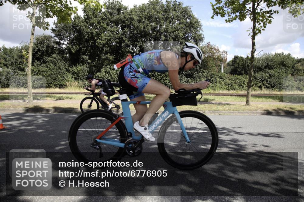 11.08.2024 - GEWOBA Citytriathlon Bremen H.Heesch http://msf.ph/oto/6776905 11.08.2024 12:19:34 Radfahren 873, 954, 956, 973, 974, 996, 1033 meine-sportfotos.de