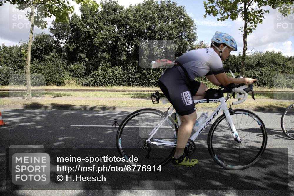 11.08.2024 - GEWOBA Citytriathlon Bremen H.Heesch http://msf.ph/oto/6776914 11.08.2024 12:19:43 Radfahren 906, 942, 956, 974, 996, 1040 meine-sportfotos.de
