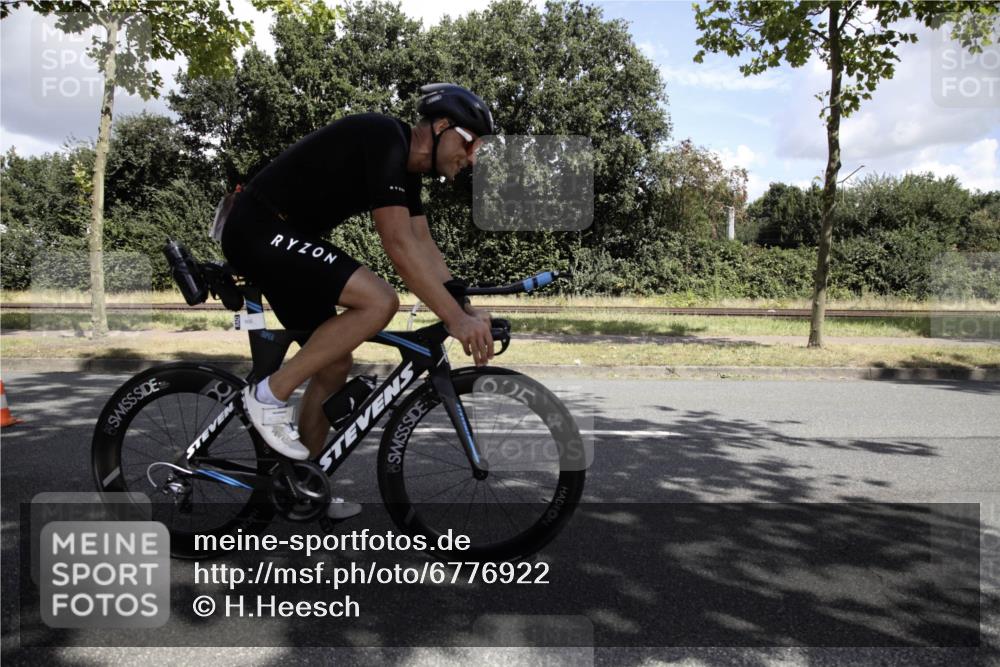 11.08.2024 - GEWOBA Citytriathlon Bremen H.Heesch http://msf.ph/oto/6776922 11.08.2024 12:19:52 Radfahren 783, 845, 877, 906, 926, 942, 974, 996, 1040 meine-sportfotos.de