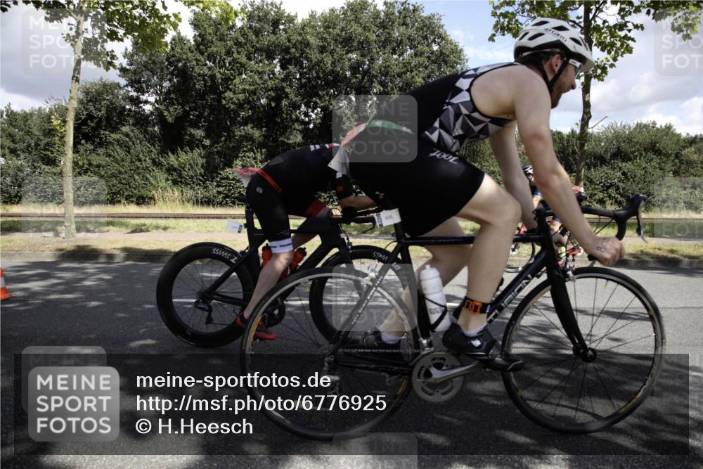 11.08.2024 - GEWOBA Citytriathlon Bremen H.Heesch http://msf.ph/oto/6776925 11.08.2024 12:19:57 Radfahren 783, 845, 877, 906, 911, 926, 942, 996, 1040 meine-sportfotos.de