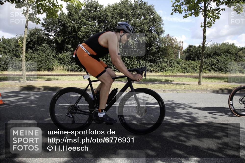 11.08.2024 - GEWOBA Citytriathlon Bremen H.Heesch http://msf.ph/oto/6776931 11.08.2024 12:20:01 Radfahren 770, 783, 845, 877, 906, 911, 926, 942, 1040 meine-sportfotos.de