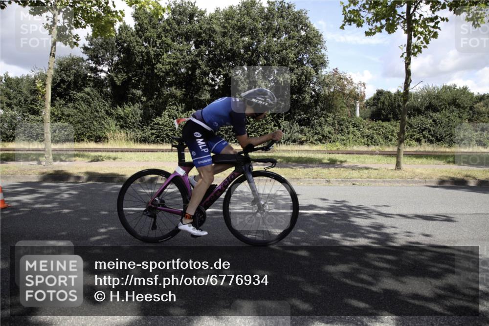 11.08.2024 - GEWOBA Citytriathlon Bremen H.Heesch http://msf.ph/oto/6776934 11.08.2024 12:20:03 Radfahren 770, 783, 845, 877, 903, 906, 911, 926, 1040 meine-sportfotos.de