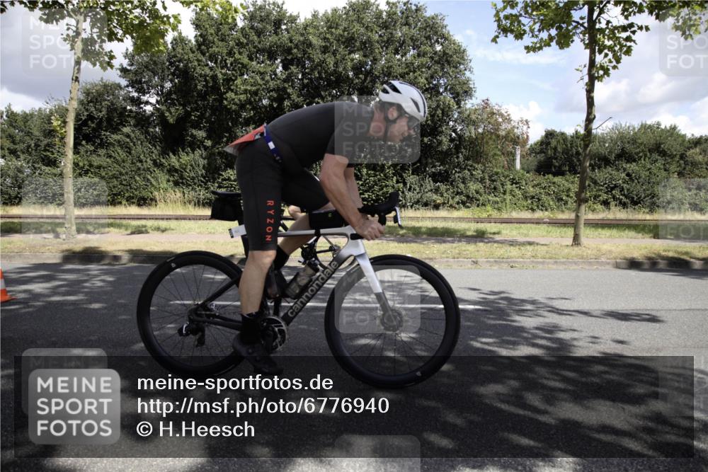 11.08.2024 - GEWOBA Citytriathlon Bremen H.Heesch http://msf.ph/oto/6776940 11.08.2024 12:20:10 Radfahren 770, 783, 836, 845, 877, 903, 911, 926, 995, 1029 meine-sportfotos.de