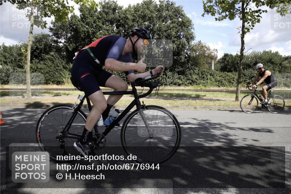 11.08.2024 - GEWOBA Citytriathlon Bremen H.Heesch http://msf.ph/oto/6776944 11.08.2024 12:20:12 Radfahren 770, 783, 836, 845, 877, 903, 911, 926, 995, 1029 meine-sportfotos.de
