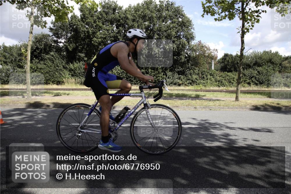 11.08.2024 - GEWOBA Citytriathlon Bremen H.Heesch http://msf.ph/oto/6776950 11.08.2024 12:20:20 Radfahren 770, 836, 890, 903, 911, 995, 1029 meine-sportfotos.de