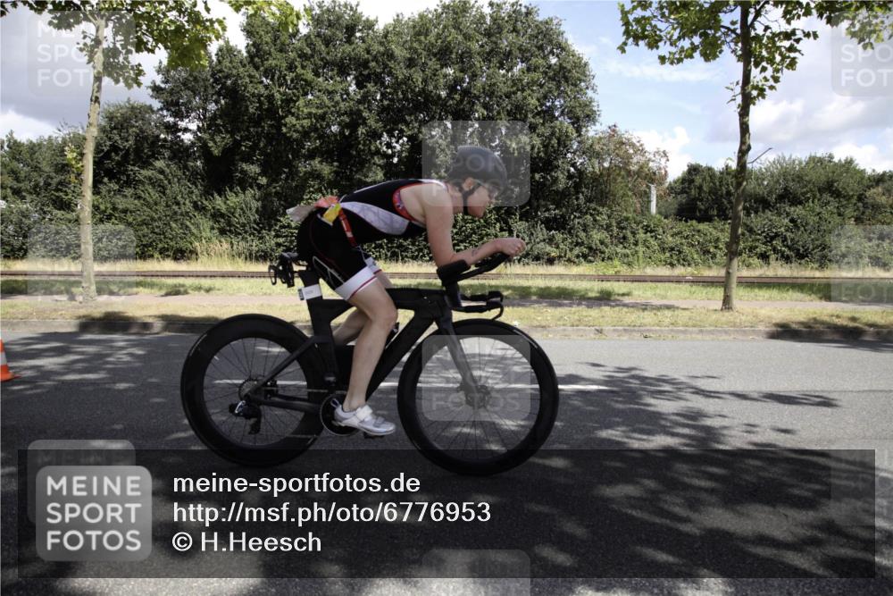 11.08.2024 - GEWOBA Citytriathlon Bremen H.Heesch http://msf.ph/oto/6776953 11.08.2024 12:20:24 Radfahren 759, 836, 890, 903, 927, 995, 1029 meine-sportfotos.de