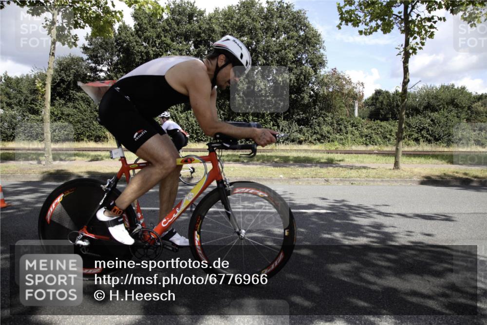 11.08.2024 - GEWOBA Citytriathlon Bremen H.Heesch http://msf.ph/oto/6776966 11.08.2024 12:20:38 Radfahren 759, 806, 826, 843, 853, 890, 927 meine-sportfotos.de