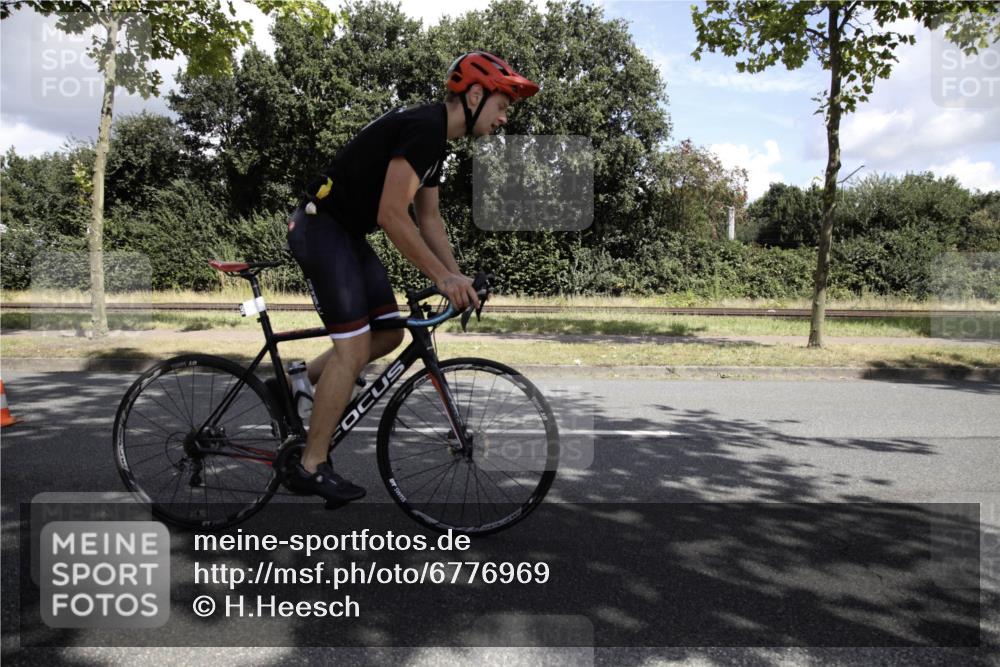 11.08.2024 - GEWOBA Citytriathlon Bremen H.Heesch http://msf.ph/oto/6776969 11.08.2024 12:20:42 Radfahren 759, 806, 826, 843, 853, 927 meine-sportfotos.de