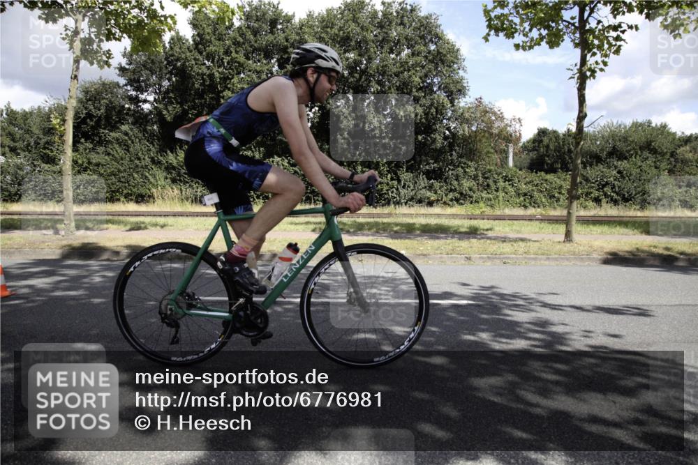 11.08.2024 - GEWOBA Citytriathlon Bremen H.Heesch http://msf.ph/oto/6776981 11.08.2024 12:20:48 Radfahren 759, 806, 826, 843, 853, 855 meine-sportfotos.de