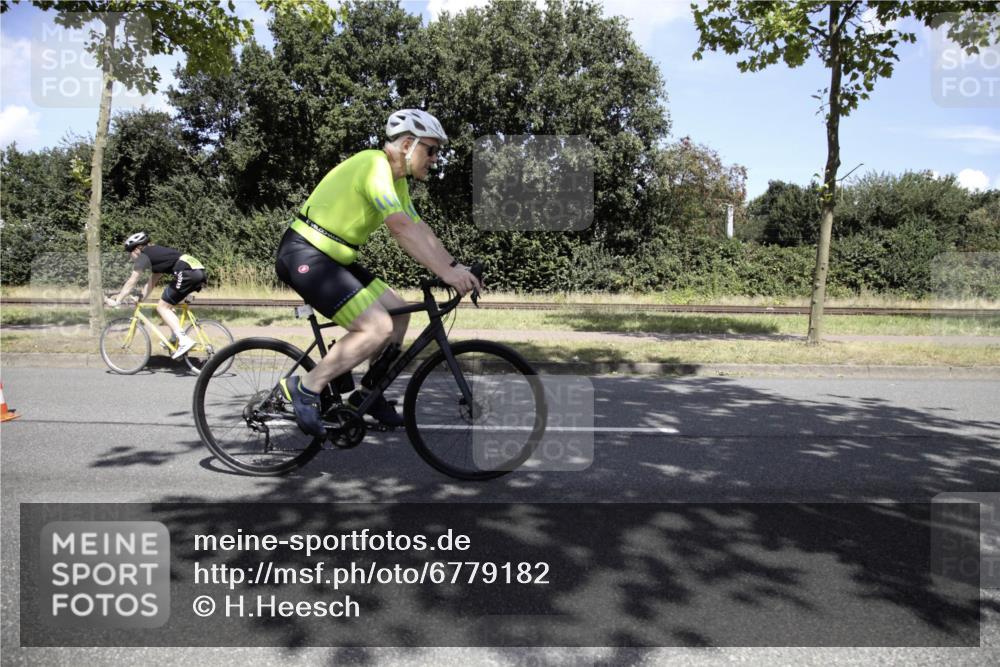 11.08.2024 - GEWOBA Citytriathlon Bremen H.Heesch http://msf.ph/oto/6779182 11.08.2024 13:18:23 Radfahren 213, 407, 451, 507, 533, 540, 557, 629, xxx, 695, 702 meine-sportfotos.de