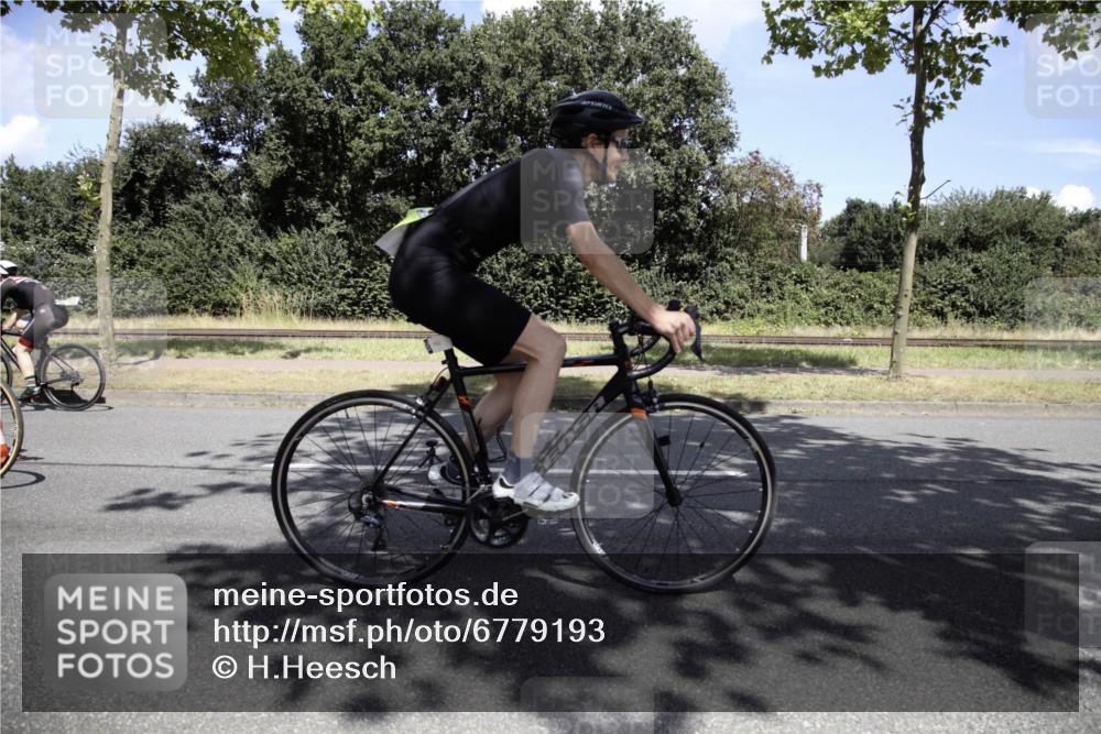 11.08.2024 - GEWOBA Citytriathlon Bremen H.Heesch http://msf.ph/oto/6779193 11.08.2024 13:18:35 Radfahren xxx, 489, 507, 546, 629, 646, 695, 702 meine-sportfotos.de