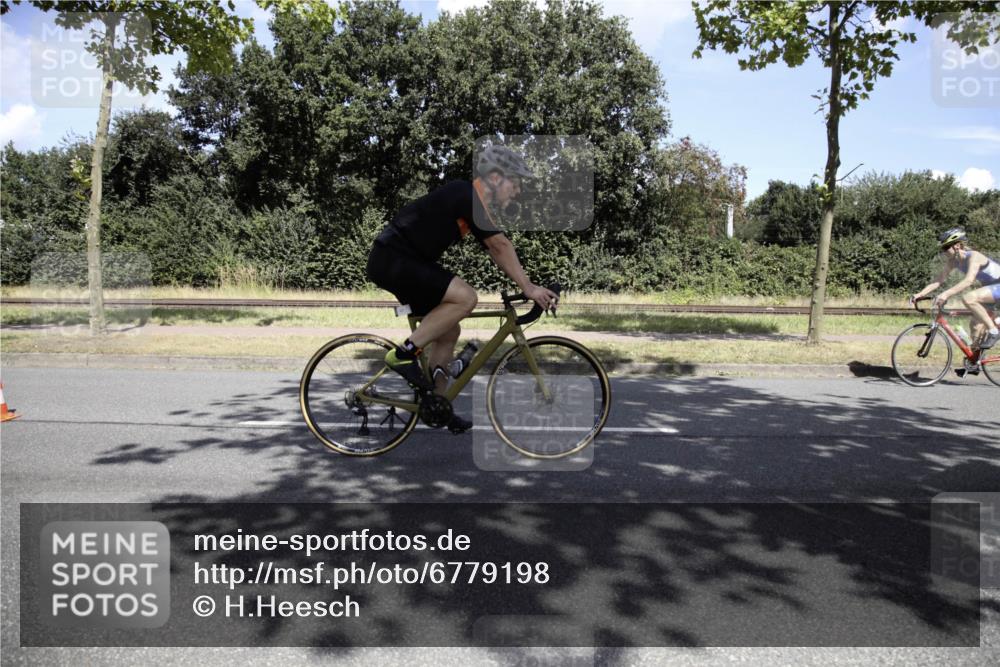 11.08.2024 - GEWOBA Citytriathlon Bremen H.Heesch http://msf.ph/oto/6779198 11.08.2024 13:18:36 Radfahren xxx, 405, 489, 507, 546, 629, 646, 695, 702 meine-sportfotos.de