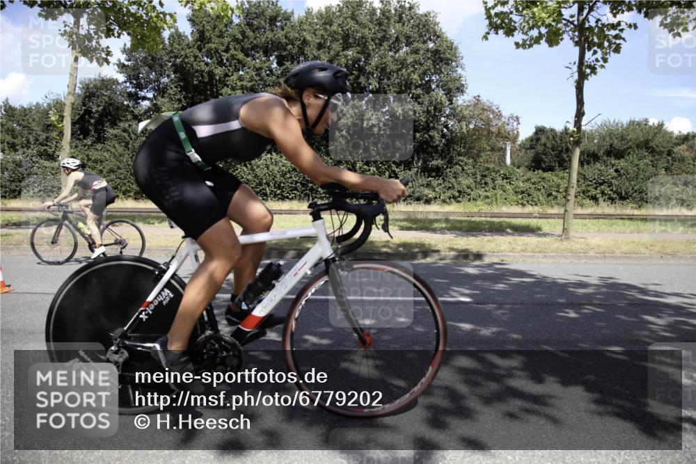 11.08.2024 - GEWOBA Citytriathlon Bremen H.Heesch http://msf.ph/oto/6779202 11.08.2024 13:18:37 Radfahren xxx, 405, 489, 507, 546, 629, 646, 695, 702 meine-sportfotos.de