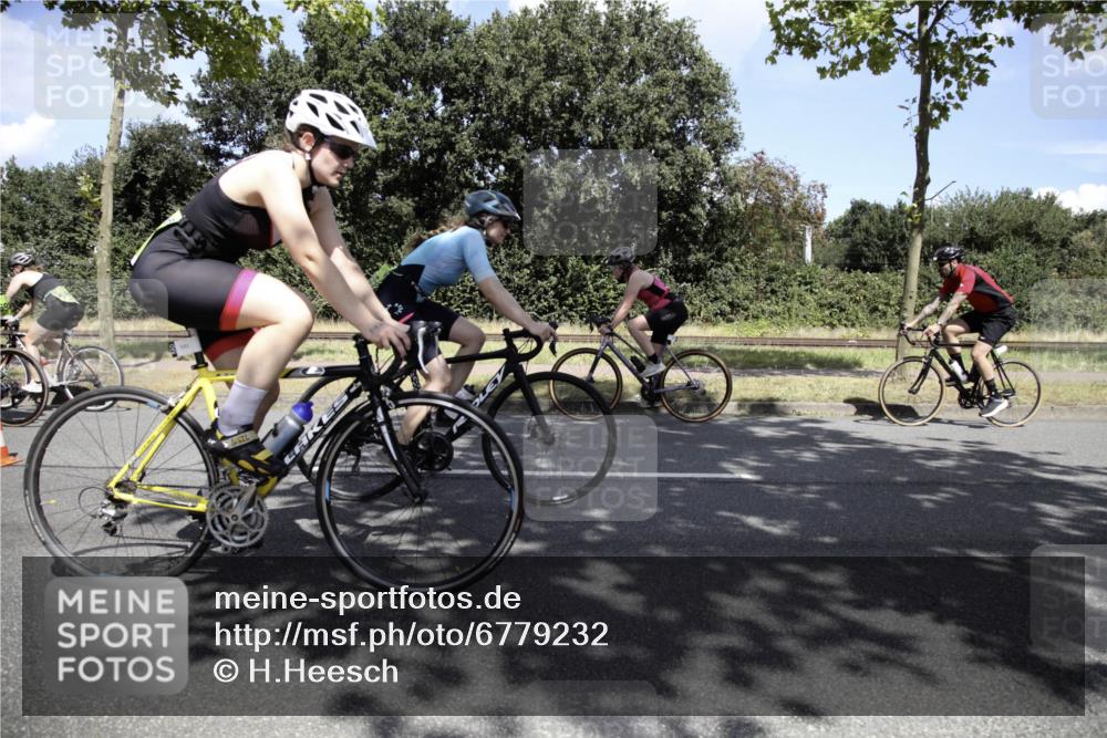 11.08.2024 - GEWOBA Citytriathlon Bremen H.Heesch http://msf.ph/oto/6779232 11.08.2024 13:19:02 Radfahren 357, 406, 416, 418, 493, 591, 604, 654, 655, 688 meine-sportfotos.de