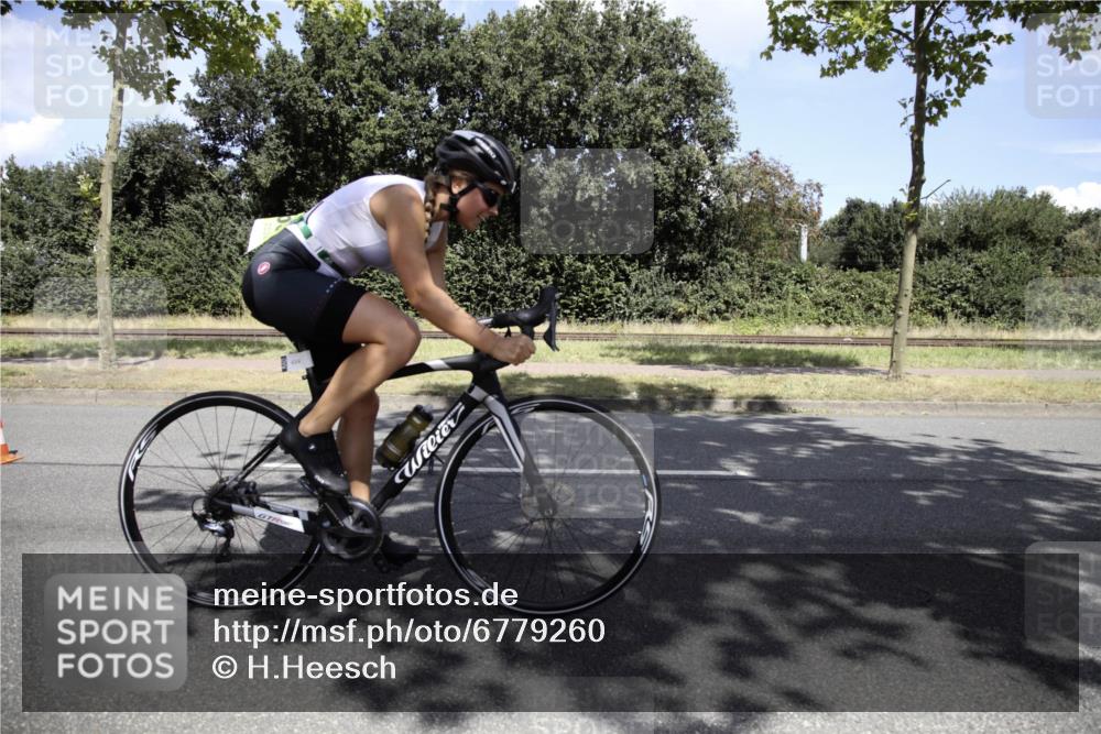 11.08.2024 - GEWOBA Citytriathlon Bremen H.Heesch http://msf.ph/oto/6779260 11.08.2024 13:19:14 Radfahren 357, 406, 416, 418, 500, 552, 560, 573, 587, 604, 605, 654, 667, xxx meine-sportfotos.de