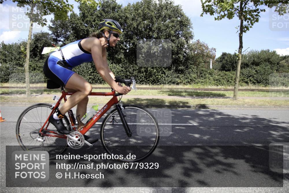 11.08.2024 - GEWOBA Citytriathlon Bremen H.Heesch http://msf.ph/oto/6779329 11.08.2024 13:19:38 Radfahren 251, 520, 626, 680, 686, 700, 713 meine-sportfotos.de
