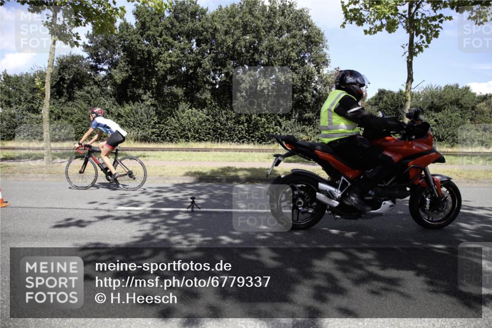 11.08.2024 - GEWOBA Citytriathlon Bremen H.Heesch http://msf.ph/oto/6779337 11.08.2024 13:19:42 Radfahren 251, 525, 626, 686, 700, 713 meine-sportfotos.de