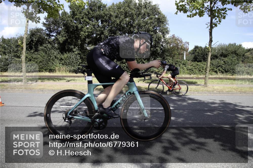 11.08.2024 - GEWOBA Citytriathlon Bremen H.Heesch http://msf.ph/oto/6779361 11.08.2024 13:19:57 Radfahren xxx, 251, 376, 419, 525, 568, 595, 603, 617, 626, 675, 686, 692, 701 meine-sportfotos.de