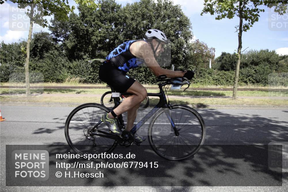 11.08.2024 - GEWOBA Citytriathlon Bremen H.Heesch http://msf.ph/oto/6779415 11.08.2024 13:20:17 Radfahren 550, 551, 606, 681, 685 meine-sportfotos.de