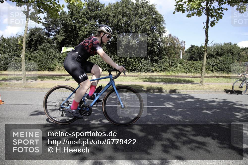 11.08.2024 - GEWOBA Citytriathlon Bremen H.Heesch http://msf.ph/oto/6779422 11.08.2024 13:20:23 Radfahren 550, 551, 606, 637, 681, 683, 685, 687 meine-sportfotos.de