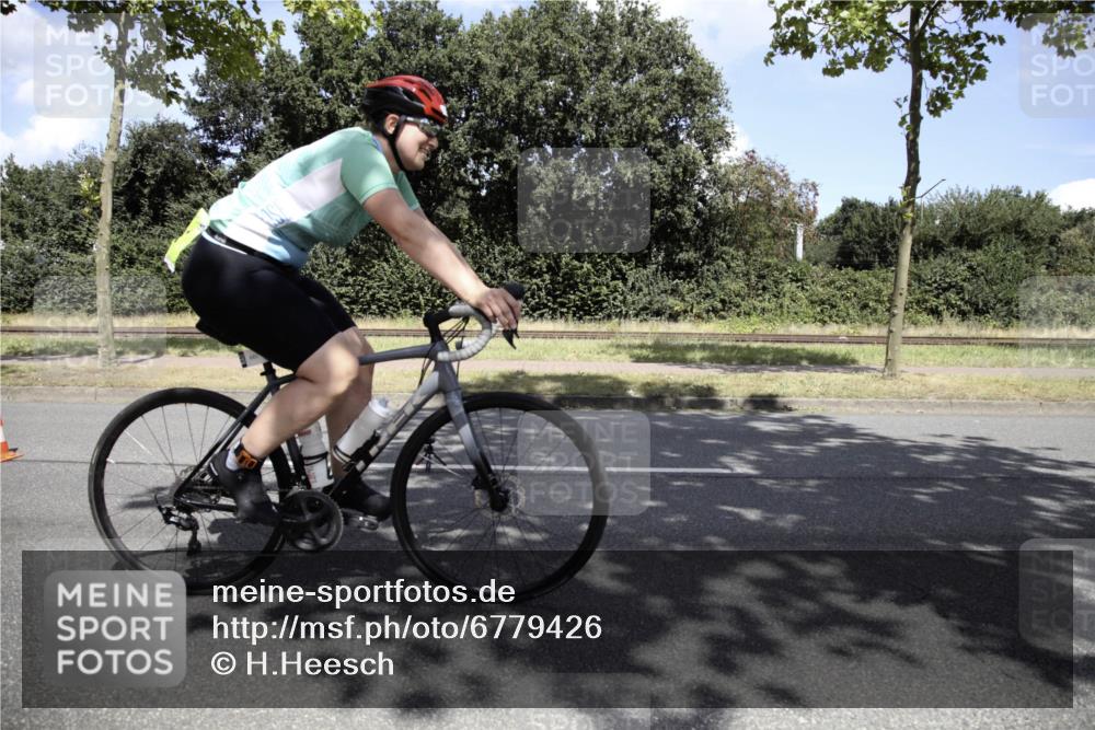 11.08.2024 - GEWOBA Citytriathlon Bremen H.Heesch http://msf.ph/oto/6779426 11.08.2024 13:20:28 Radfahren 550, 606, 637, 681, 683, 685, 687 meine-sportfotos.de