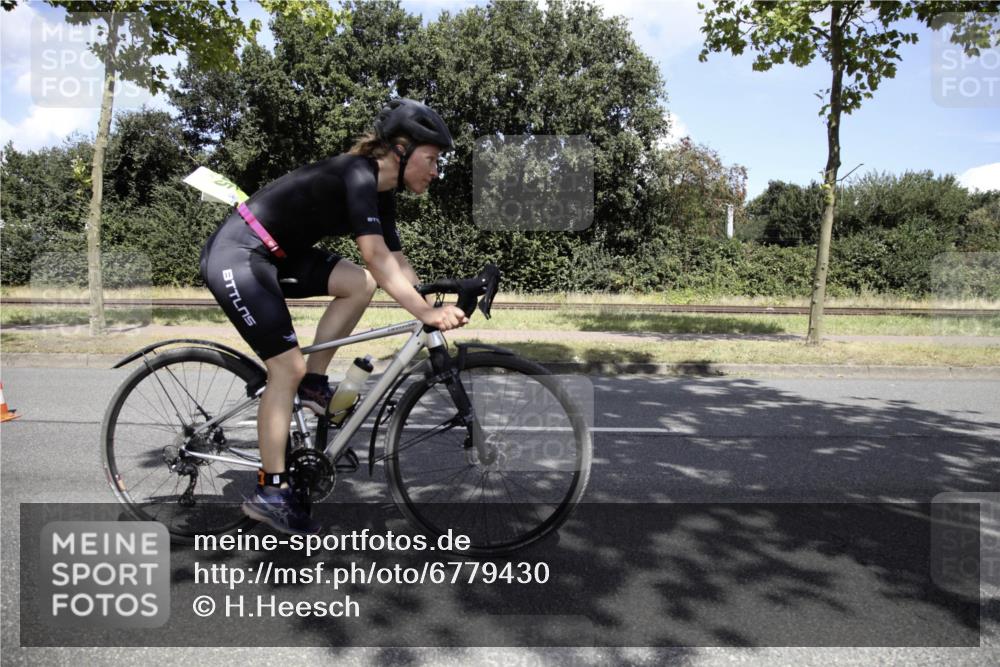 11.08.2024 - GEWOBA Citytriathlon Bremen H.Heesch http://msf.ph/oto/6779430 11.08.2024 13:20:32 Radfahren 606, 637, 681, 683, 685, 687 meine-sportfotos.de