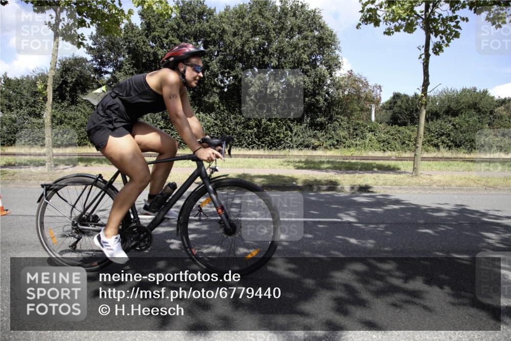 11.08.2024 - GEWOBA Citytriathlon Bremen H.Heesch http://msf.ph/oto/6779440 11.08.2024 13:20:36 Radfahren 637, 681, 683, 685, 687 meine-sportfotos.de
