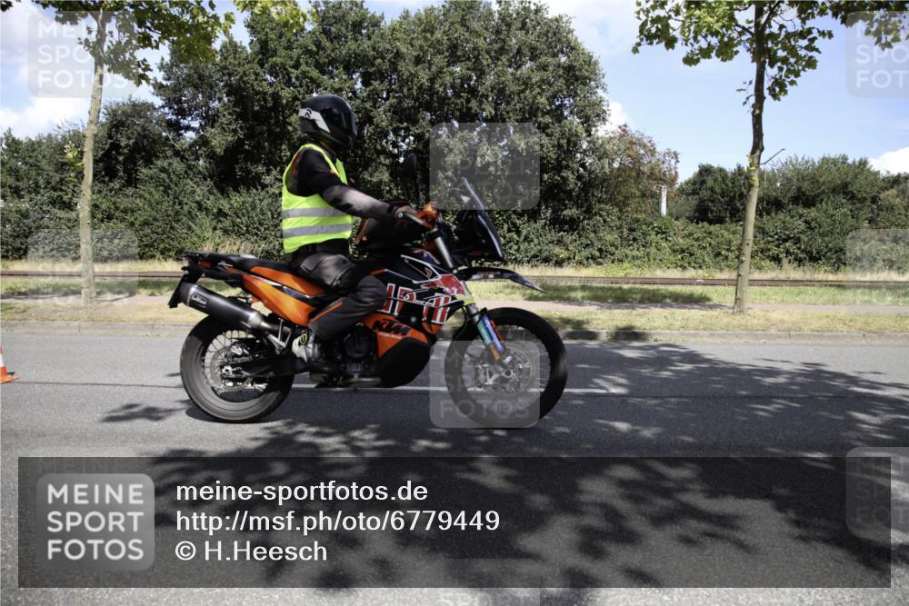 11.08.2024 - GEWOBA Citytriathlon Bremen H.Heesch http://msf.ph/oto/6779449 11.08.2024 13:20:44 Radfahren 637, 642, 645, 657, 679, 687, 706, 1037 meine-sportfotos.de