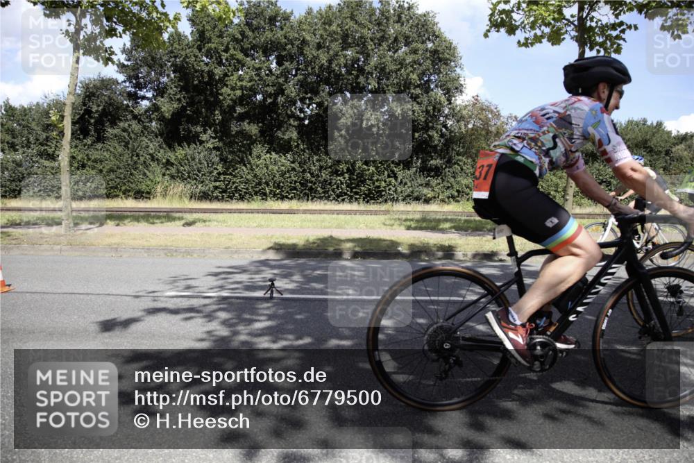11.08.2024 - GEWOBA Citytriathlon Bremen H.Heesch http://msf.ph/oto/6779500 11.08.2024 13:21:06 Radfahren 211, 230, 238, xxx, 408, 532, 539, 642, 673, 679, 706, 719, 1037 meine-sportfotos.de