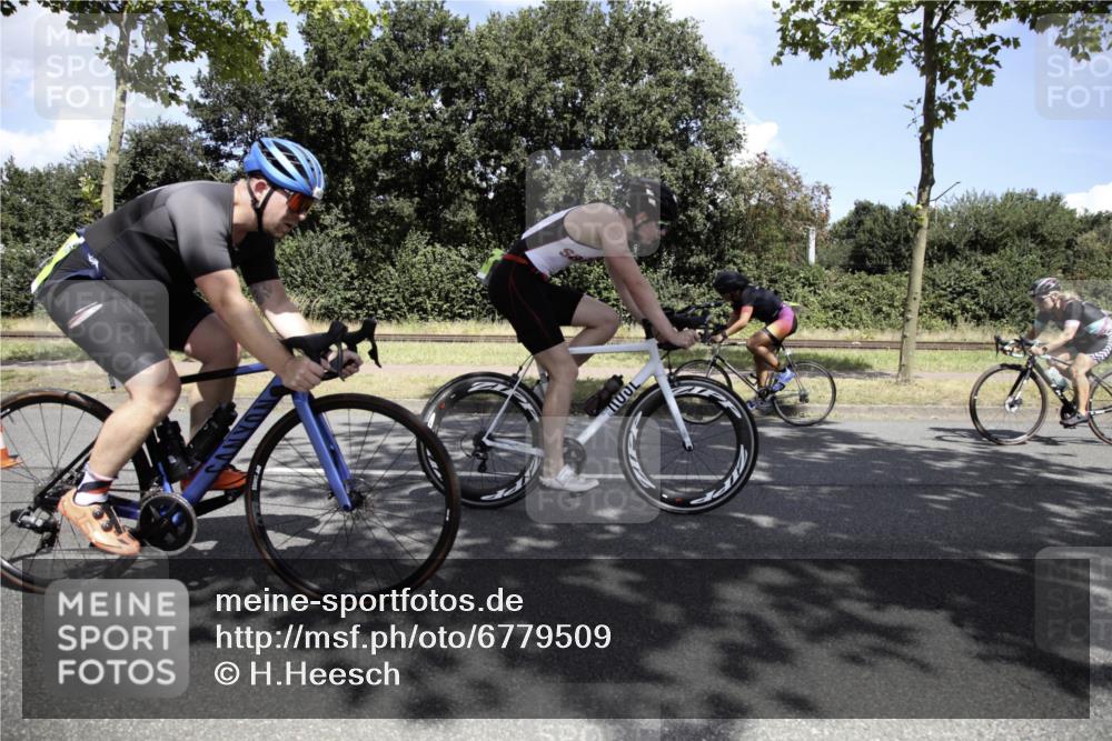11.08.2024 - GEWOBA Citytriathlon Bremen H.Heesch http://msf.ph/oto/6779509 11.08.2024 13:21:12 Radfahren 211, 238, xxx, 408, 532, 539, 673, 719 meine-sportfotos.de