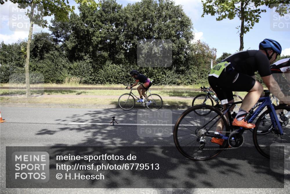 11.08.2024 - GEWOBA Citytriathlon Bremen H.Heesch http://msf.ph/oto/6779513 11.08.2024 13:21:13 Radfahren 211, 238, xxx, 408, 532, 539, 569, 673, 719 meine-sportfotos.de