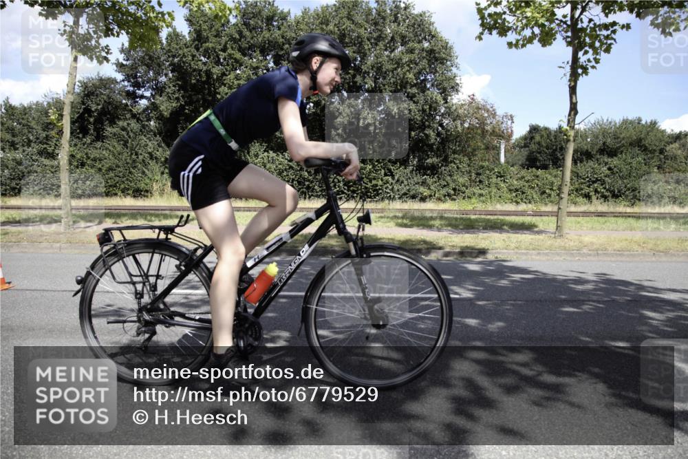 11.08.2024 - GEWOBA Citytriathlon Bremen H.Heesch http://msf.ph/oto/6779529 11.08.2024 13:21:34 Radfahren 267, 569, 582, 607, 612, 614, 625, 671, 676 meine-sportfotos.de
